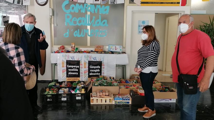 El colegio Rafael Altamira entrega a Cáritas cientos de kilos de alimentos en El Campello