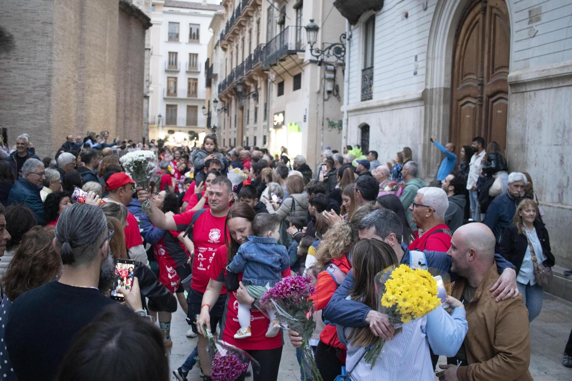 Más de 140 personas peregrinan de Canals a València