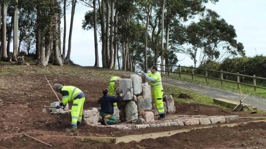 El Ayuntamiento acondiciona el monumento a la República