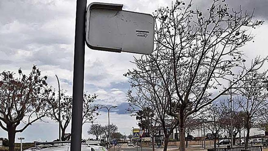 El panel que sostenÃ­a la placa dedicada a PizÃ  Massanet.