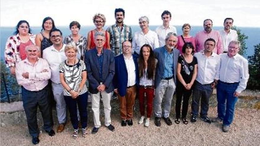 Els membres de la candidatura del PSC per la demarcació de Girona, acompanyats d&#039;Iceta i Fernández.