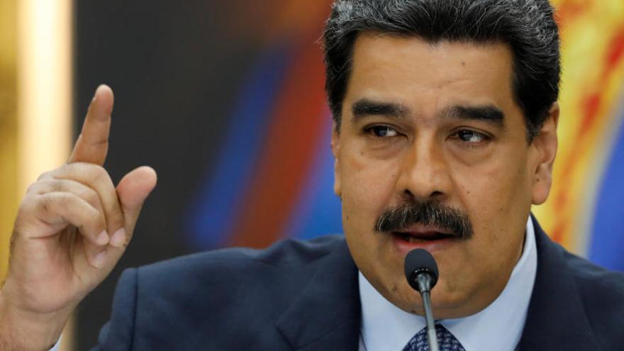 Maduro jura su cargo hasta 2025.