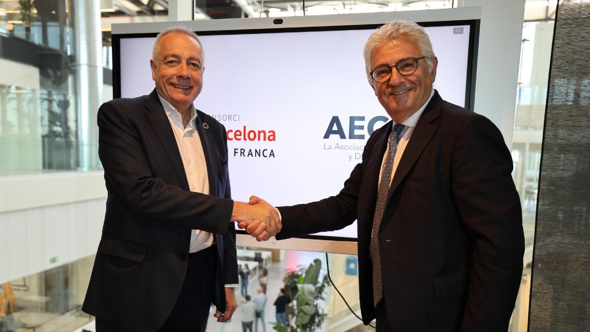 El delegat especial de l’Estat al CZFB, Pere Navarro, i el director general dAECOC, José María Bonmatí, en una trobada celebrada al DFactory Barcelona.