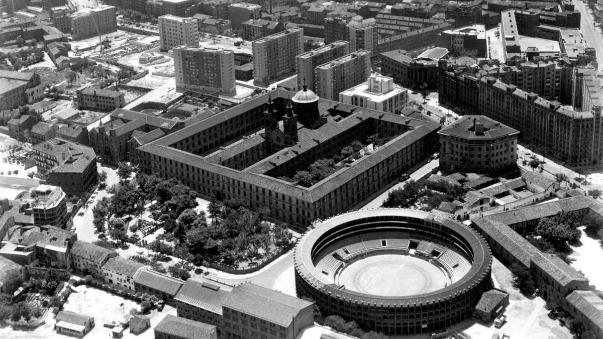 Antiguo Campo del Toro. En primer término, el coso de la Misecordia (1965)