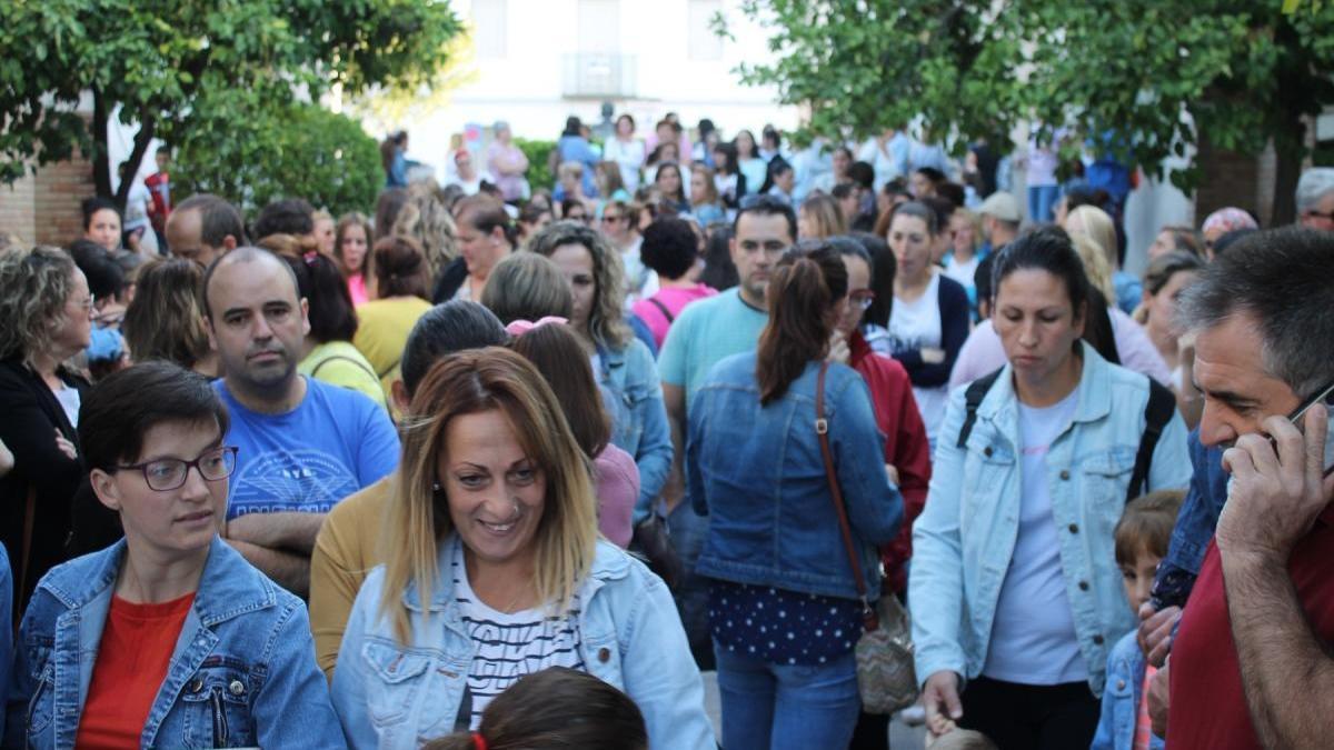 Los padres del único colegio de Nueva Carteya no llevan a sus hijos a clase por segundo día consecutivo