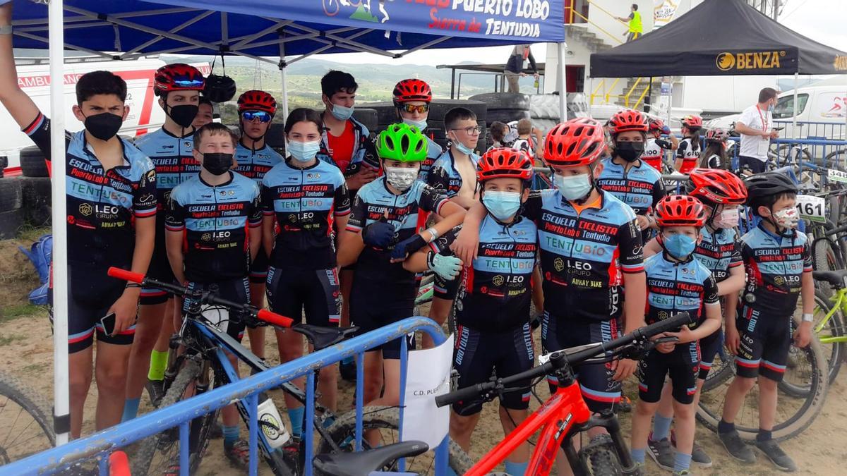 Equipo de la Escuela de Ciclismo de Tentudía en Jerez de los Caballeros