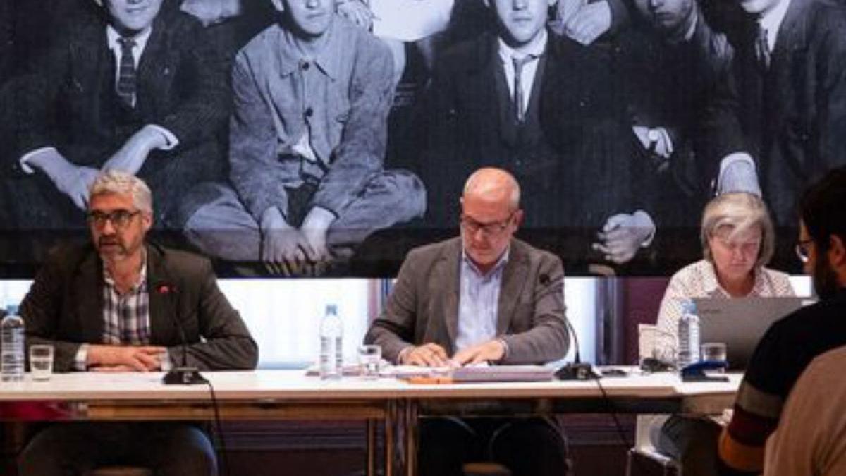 Gonzalo Castro preside, ayer, la reunión. | LOC