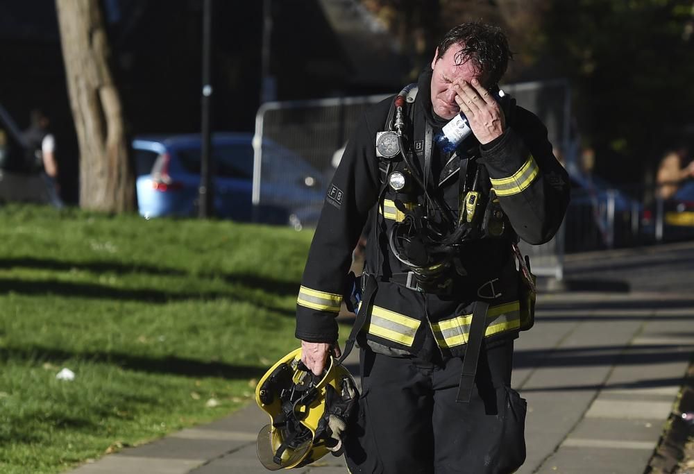 Incendio en un edificio de 24 plantas en Londres