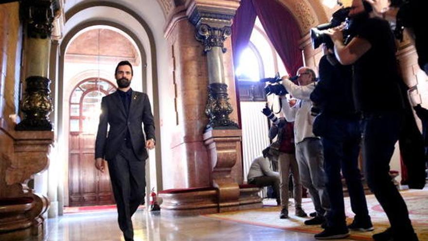 El president del Parlament, Roger Torrent, entrant a la reunió de la Mesa.