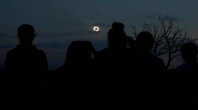 La impresionantes imágenes del eclipse solar total en España