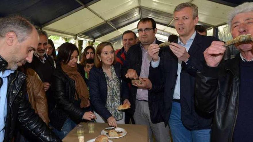 Ana Pastor y Alfonso Rueda se unieron por la tarde a la fiesta. // Gustavo Santos