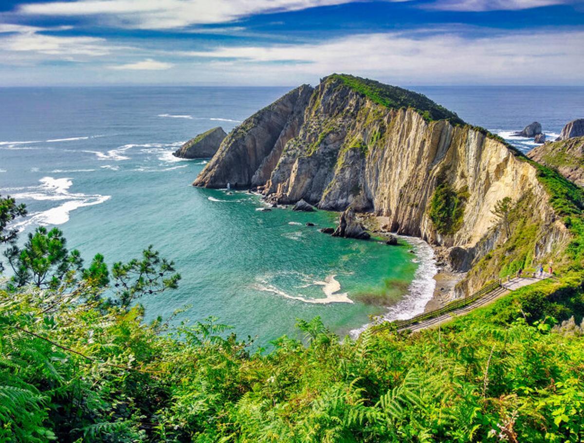 La Playa del Silencio de Cudillero, uno de los pueblos más bonitos de España