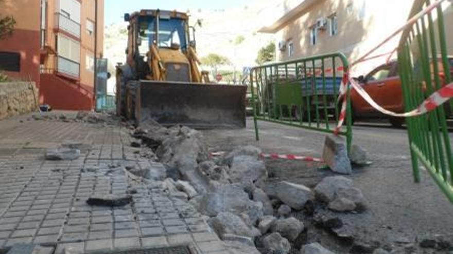 Imágenes de las obras que se han reanudado esta semana en el barrio Sagrada Familia.