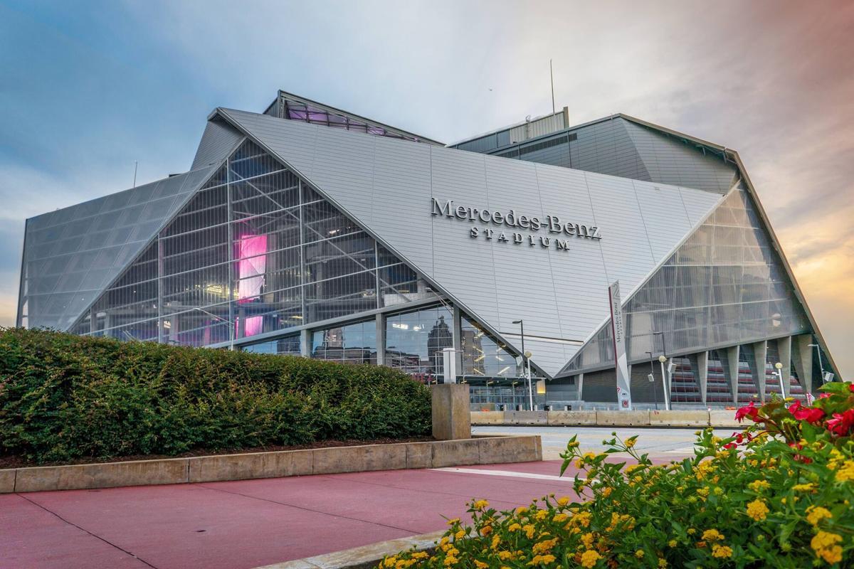 AME8425. ATLANTA (ESTADOS UNIDOS), 04/06/2026.- Fotografía cedida por Mercedes-Benz Stadium que muestra la fachada del estadio Mercedes-Benz en Atlanta (EE.UU.). Atlanta, sede estadounidense de España en la primera fase del Mundial, funde su encanto sureño con el hecho de ser el lugar donde nacieron el trap o Martin Luther King, hogar de corporaciones como Coca-Cola, Delta o CNN, y una ciudad que echa mano del legado de los Juegos Olímpicos que celebró en 1996 para acoger visitantes durante el torneo. EFE/ Mercedes-Benz Stadium /SOLO USO EDITORIAL/ NO VENTAS/ SOLO DISPONIBLE PARA ILUSTRAR LA NOTICIA QUE ACOMPAÑA (CRÉDITO OBLIGATORIO)