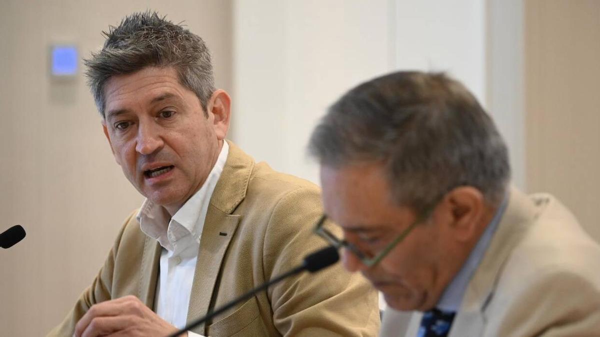 El alcalde de L'Hospitalet, David Quirós, durante el coloquio con empresarios de la zona
