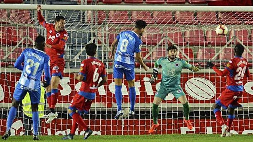 Imagen del partido de ayer en Los Pajaritos entre el Numancia y el Málaga.