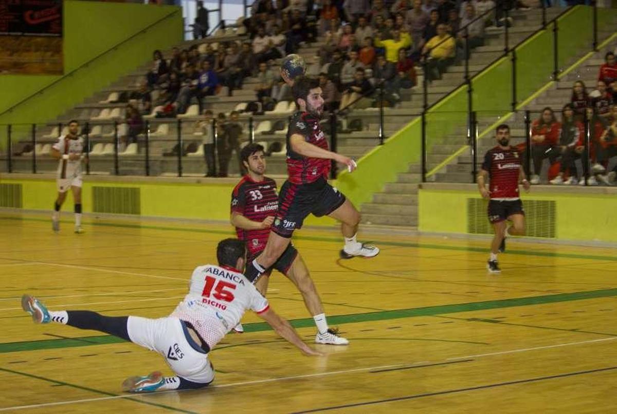 El Lalinense tumba al Chapela tras un final emocionante