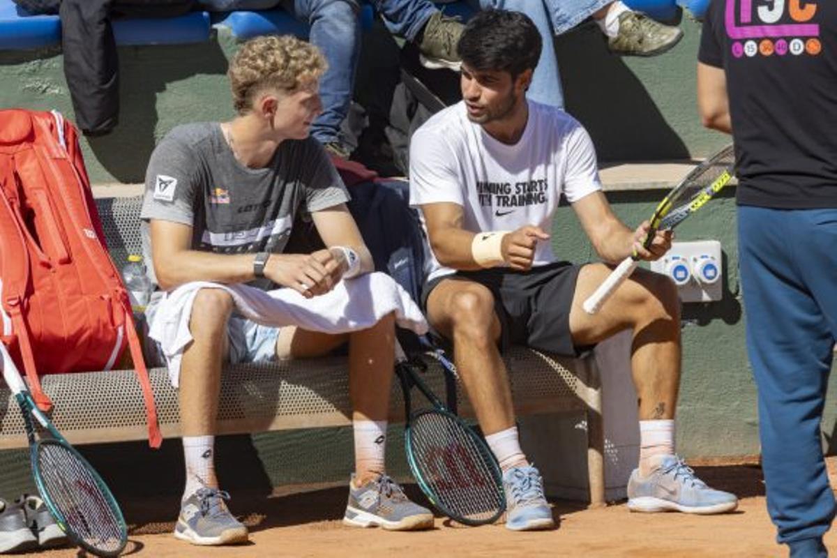 Carlos Alcaraz pondrá en juego el número 1 del mundo en Montecarlo | MARCIAL GUILLÉN/EFE