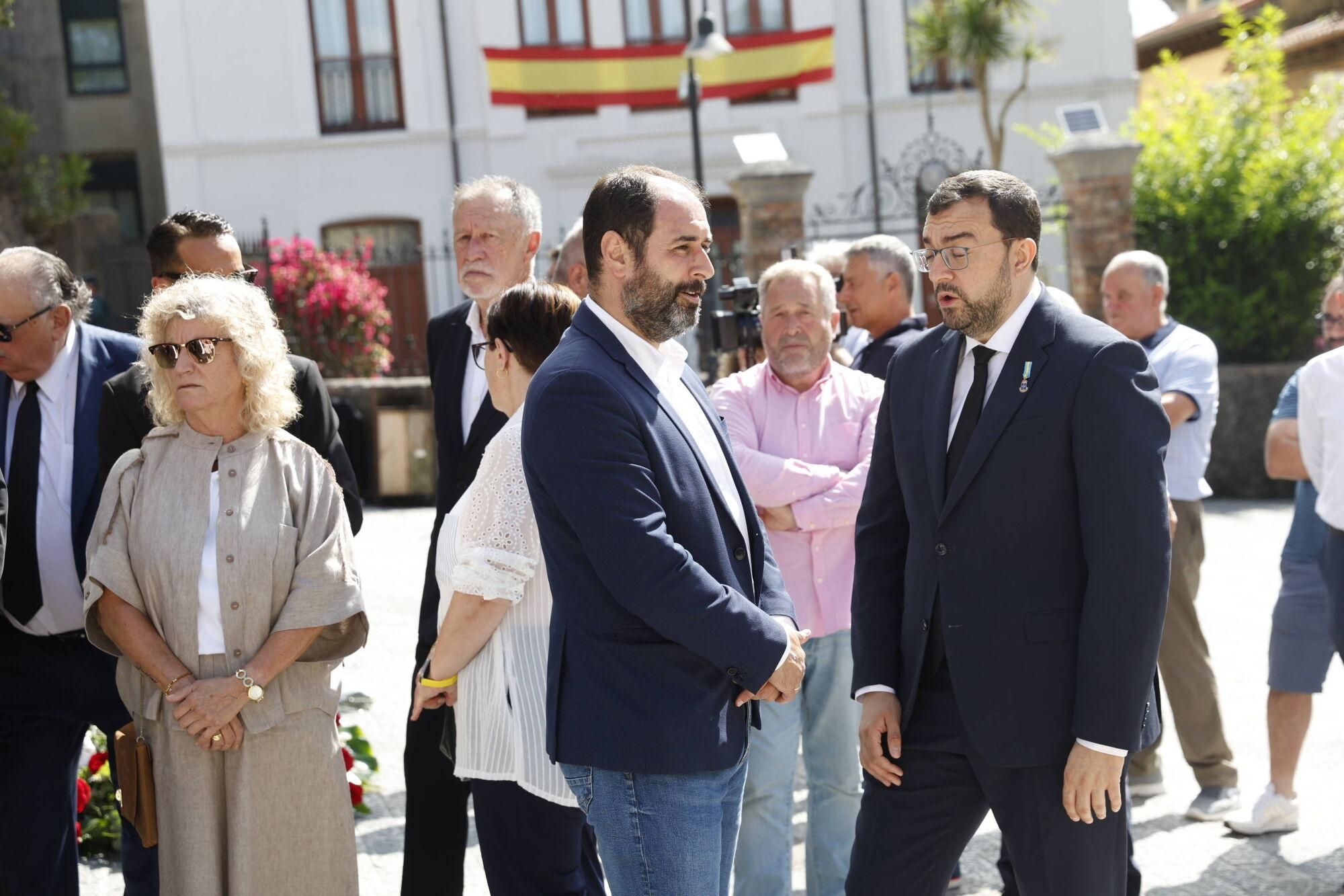 Las imágenes del funeral de Antonio Trevín en la basílica de Llanes.