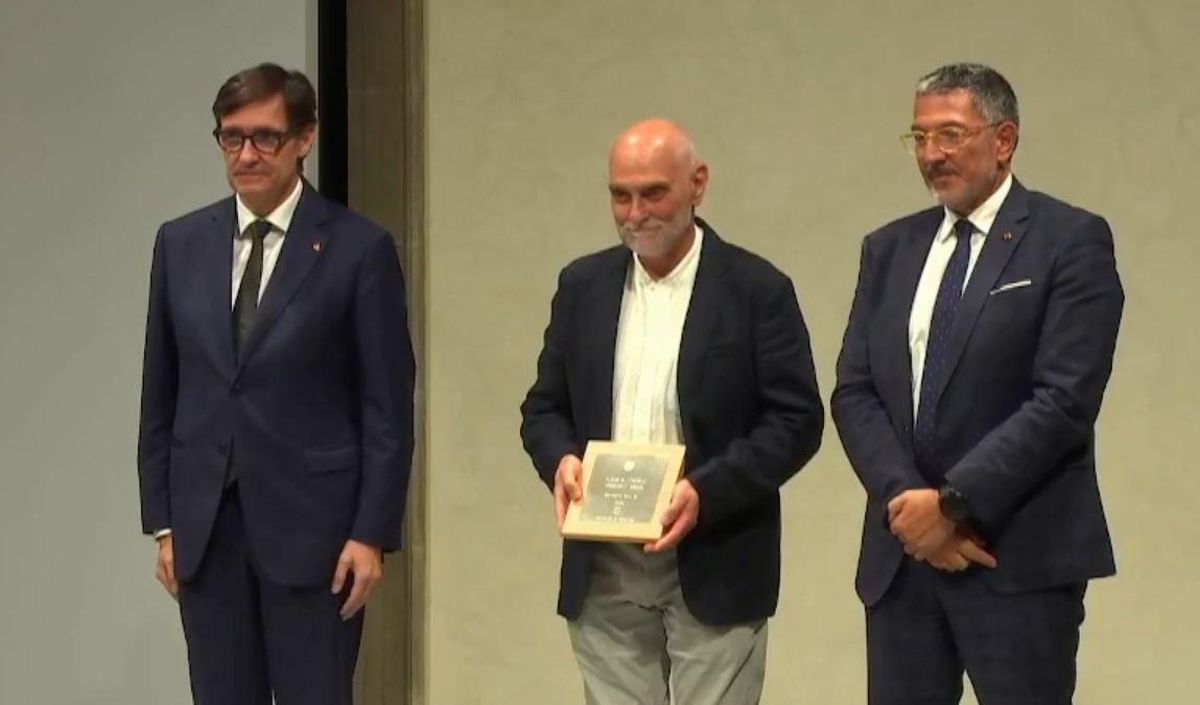 Joan Boix rep la placa per a Serradora Boix