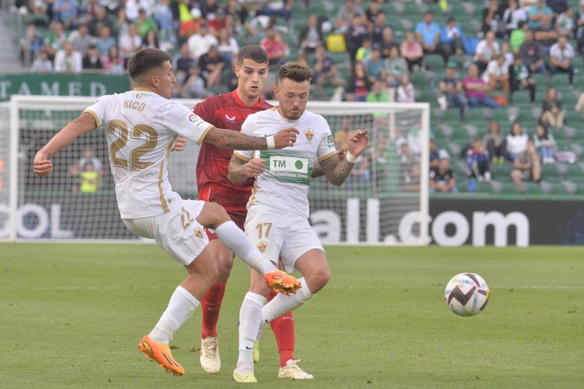 Nico Fernández y Josan fueron las dos novedades en el once inicial