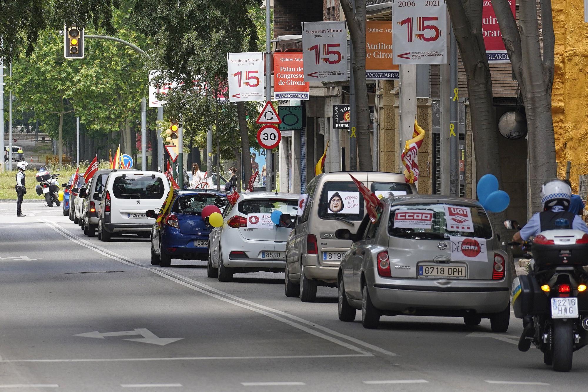 Marxa lenta de treballadors de Correus de Girona