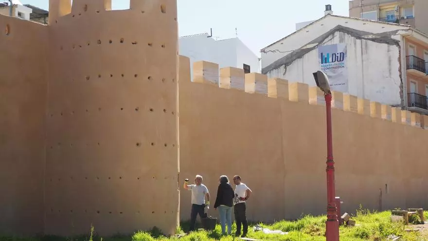 Comienzan las catas que determinarán el futuro de la muralla de Alzira