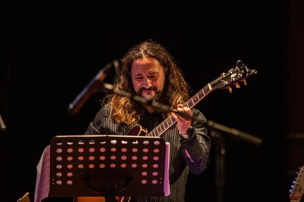 El guitarrista y compositor pacense Javier Alcántara.