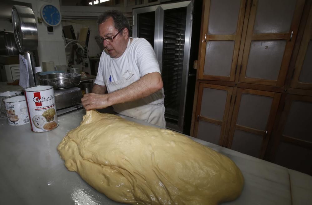 Forn de Vicent García. Primer premio de escaparate y torta de pasas y nueces.