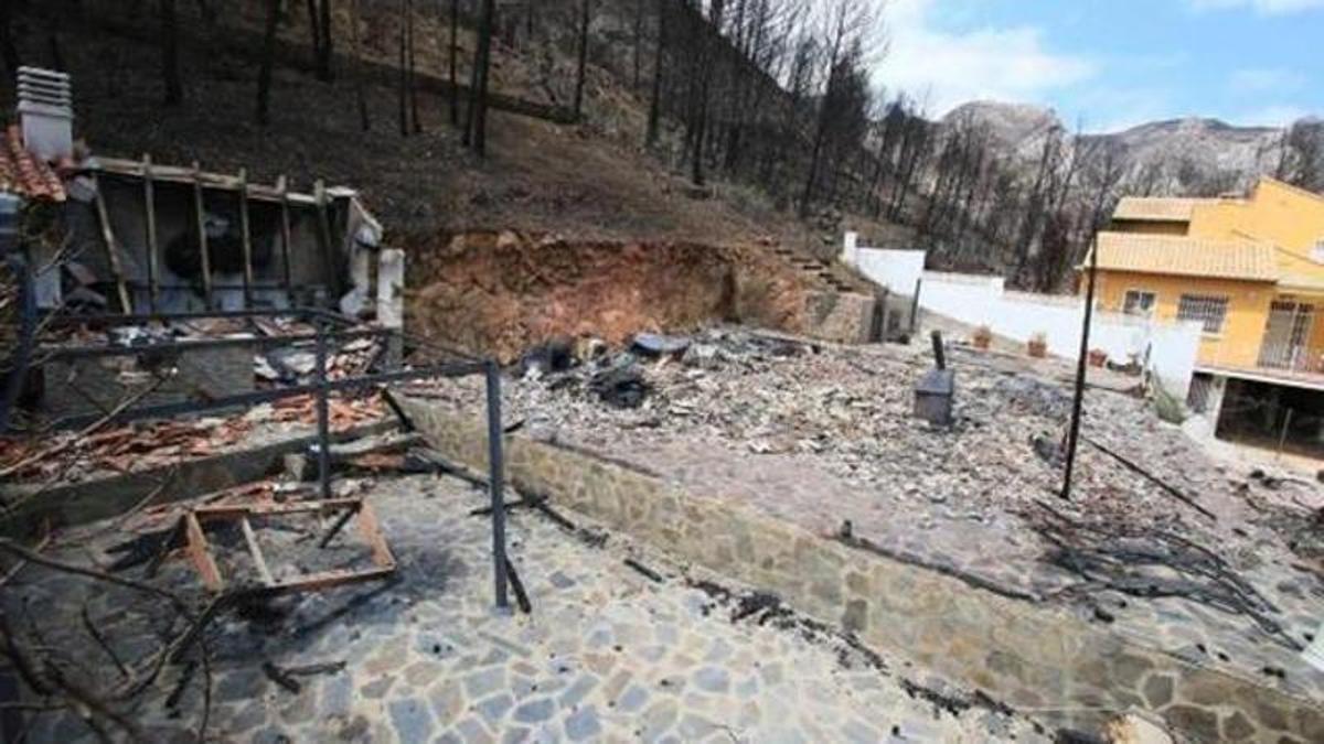 Viviendas de Marxuquera destruidas por el incendio del pasado 2018, en imagen de archivo.