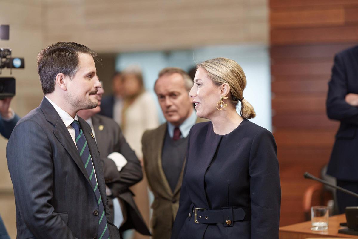 PP y Vox afrontan el último mes para cerrar el pacto o volver a elecciones en Extremadura