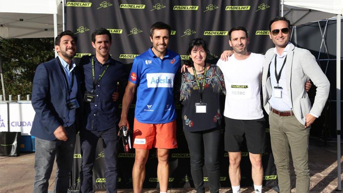 Fernando Belasteguin junto a todo el equipo de Padelhit