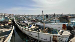 Embarcaciones de pesca tradicional en el puerto de Nouadhibou.