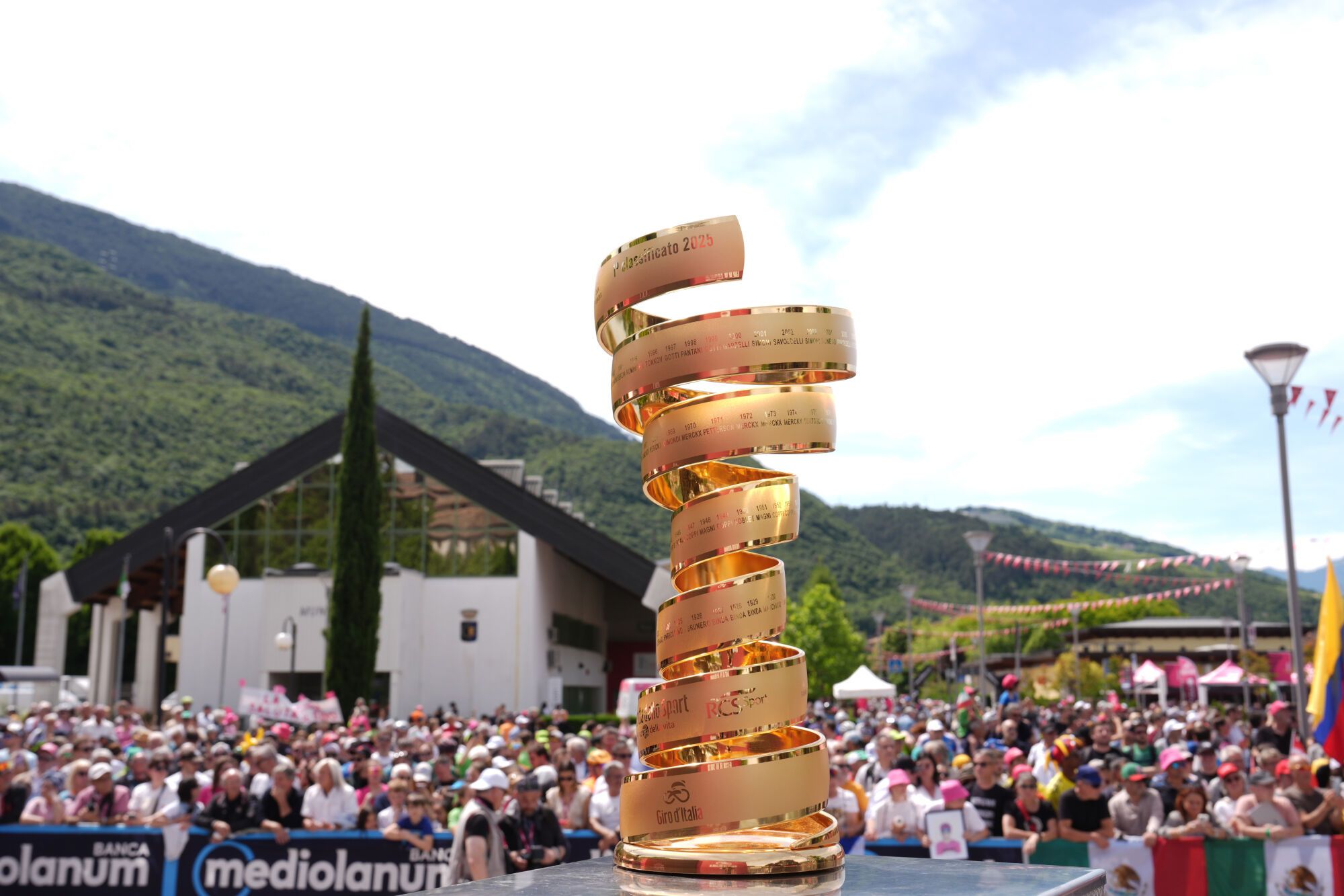 May 28, 2025, San Michele All'adige, Italia: The trophy during the stage 17 of the Giro d'Italia from San Michele all'Adige (Edmund Mach Foundation) to Bormio, Italy - Wednesday, May 28, 2025. Sport - cycling. (Photo by Massimo Paolone/LaPresse),Image: 1004189527, License: Rights-managed, Restrictions: * Bulgaria, Croatia, Czech Republic, France, Hungary, Italy, Romania, Slovak Republic, Serbia and Slovenia Rights Out *, Model Release: no, Credit line: Massimo Paolone / Zuma Press / ContactoPhoto Editorial licence valid only for Spain and 3 MONTHS from the date of the image, then delete it from your archive. For non-editorial and non-licensed use, please contact EUROPA PRESS. 28/05/2025 ONLY FOR USE IN SPAIN. Massimo Paolone / Zuma Press / ContactoPhoto;Press;LP_23410319.jpg;20250528_zsa_z19_010.jpg;Stage 17 of the Giro d'Italia;