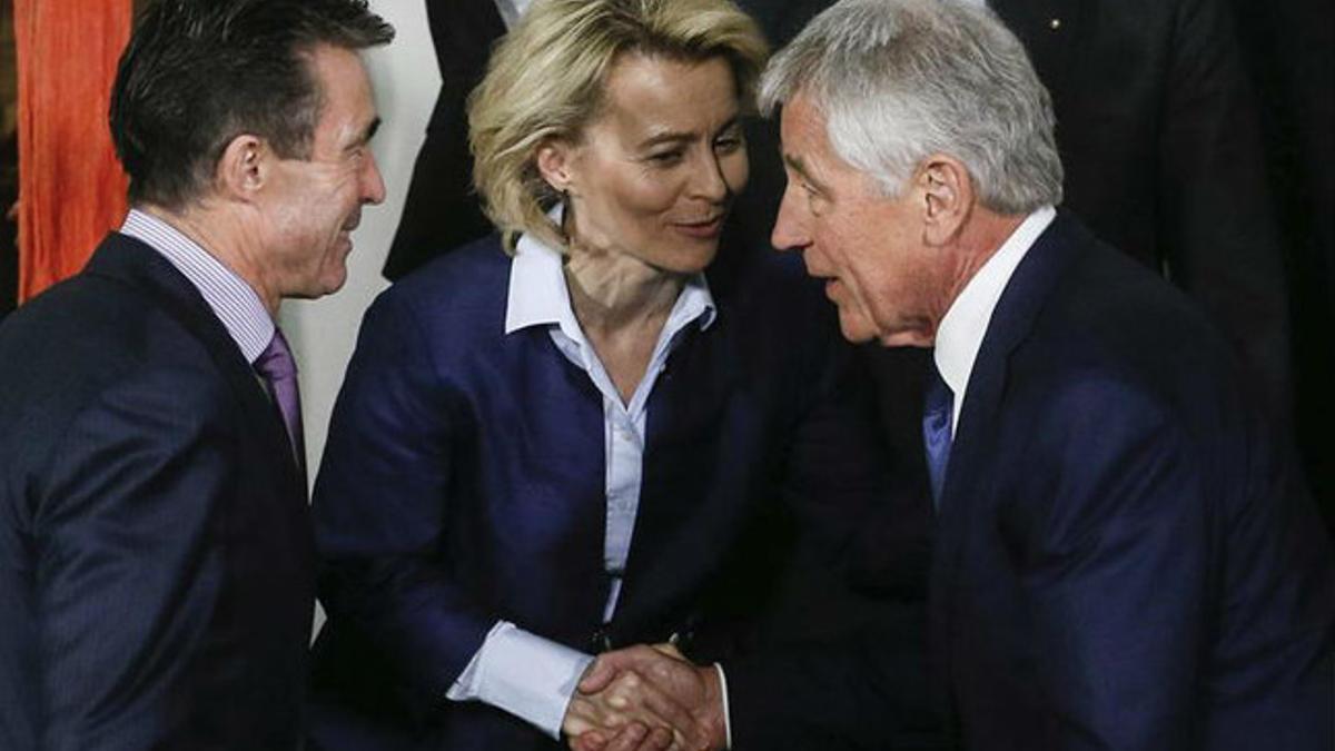 El secretario general de la OTAN, Anders Fogh Rasmussen; la ministra alemana de Defensa, Ursula Von der Leyen, y el secretario de Defensa de Estados Unidos, Chuck Hagel