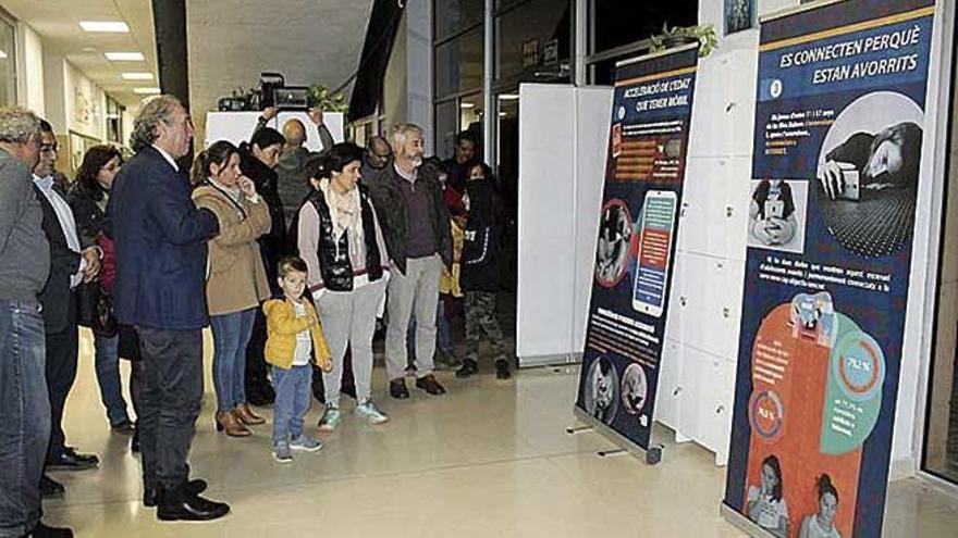 ExposiciÃ³n de &#039;pantallas adictivas&#039; en el IES Binissalem.