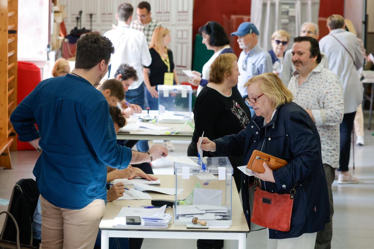 Elecciones municipales 28M en Barcelona. Colegio electoral en La Salle de Gràcia