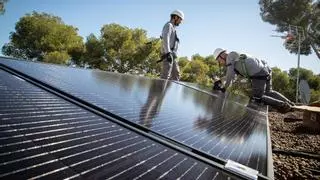 ¿Cómo instalar placas solares en casa sin invertir nada?