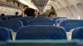 Una importante aerolínea anuncia que pesará a los pasajeros además del equipaje de mano