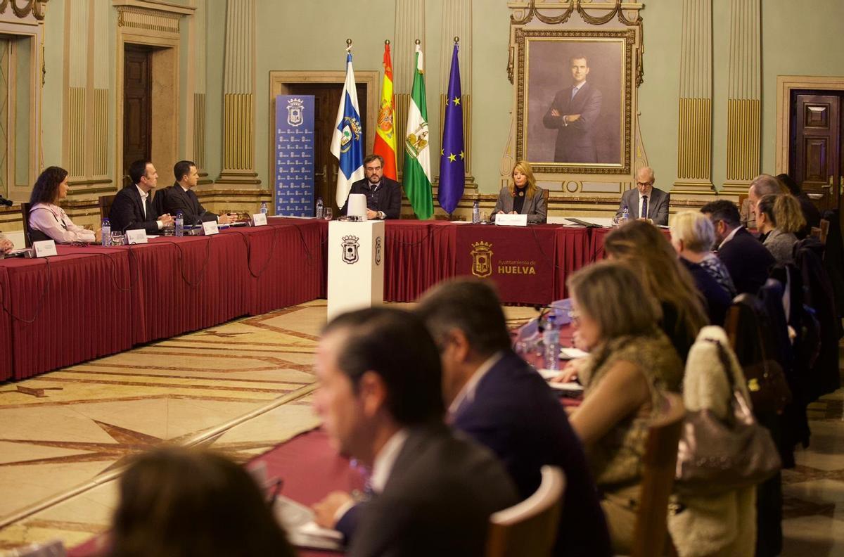 Pleno extraordinario del Ayuntamiento de Huelva.