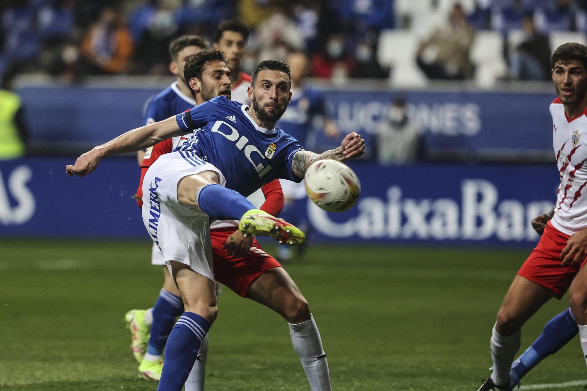 El Real Oviedo se impone al Almería