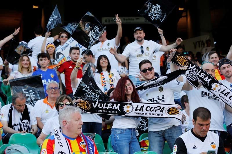 Valencianistas en las gradas del Benito Villamarín