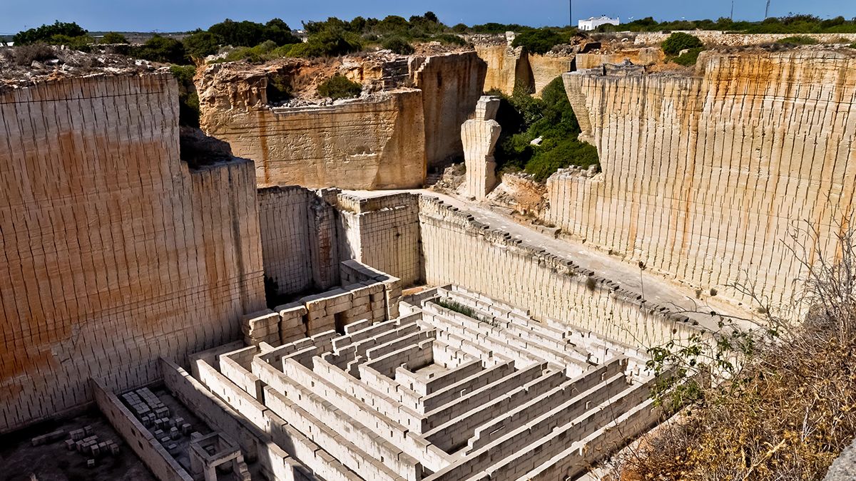 La isla mediterránea donde cada civilización ha dejado su huella: cultura e historia viva entre talayots, fortalezas y paisajes únicos
