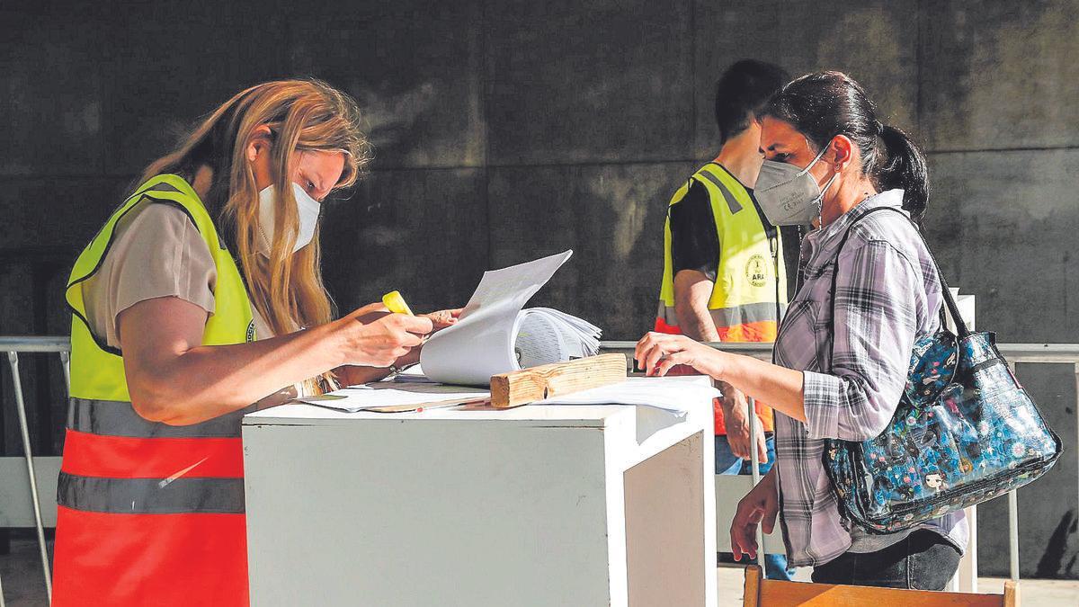 Control de vacunación en el Palacio de Congresos de Cáceres.