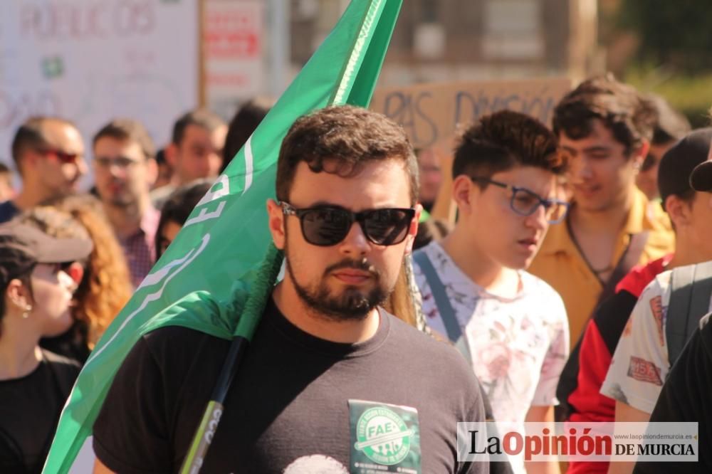 Protestas por Educación por las calles de Murcia