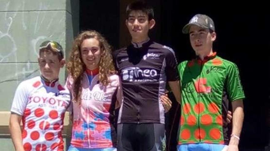 Los ganadores de la prueba ciclista.