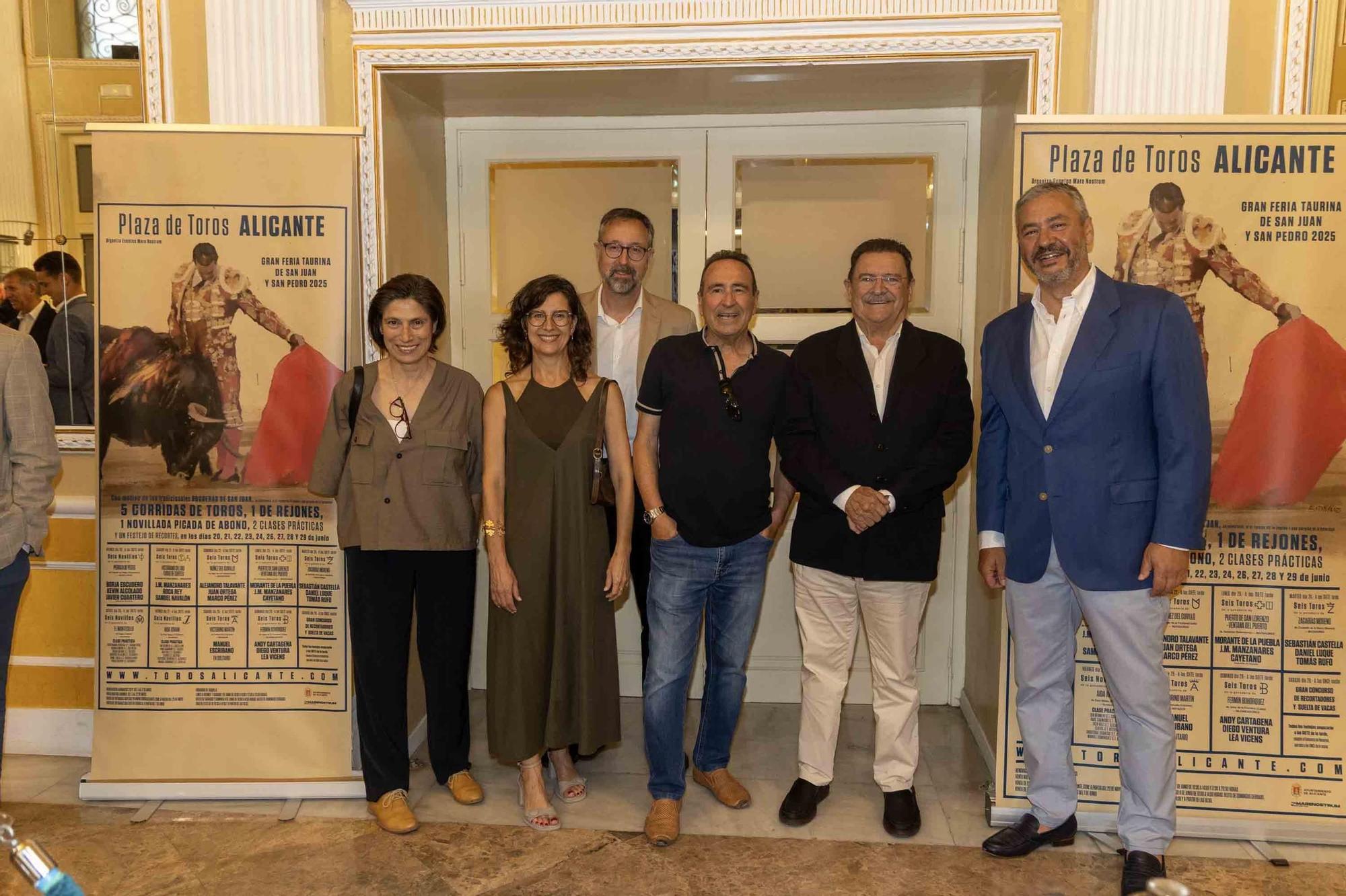 Manuel Escribano pronuncia el pregón de apertura de la Feria de Hogueras en el Teatro Principal de Alicante