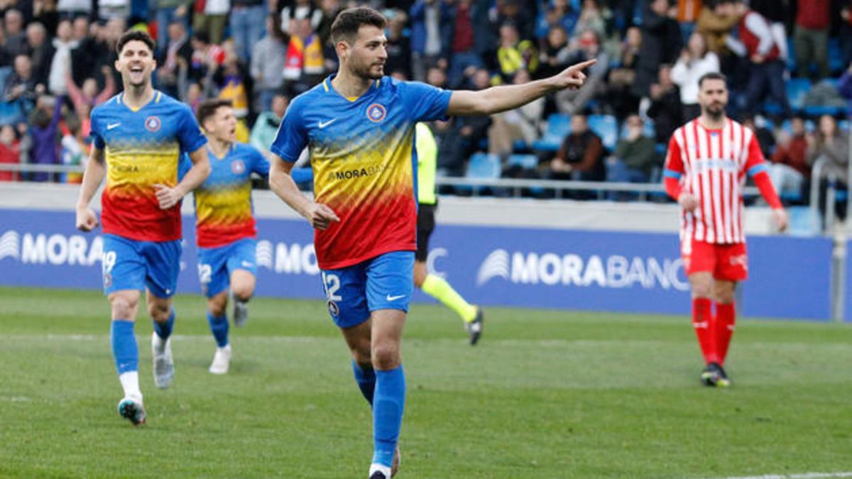 Bakis celebra un gol con el Andorra.