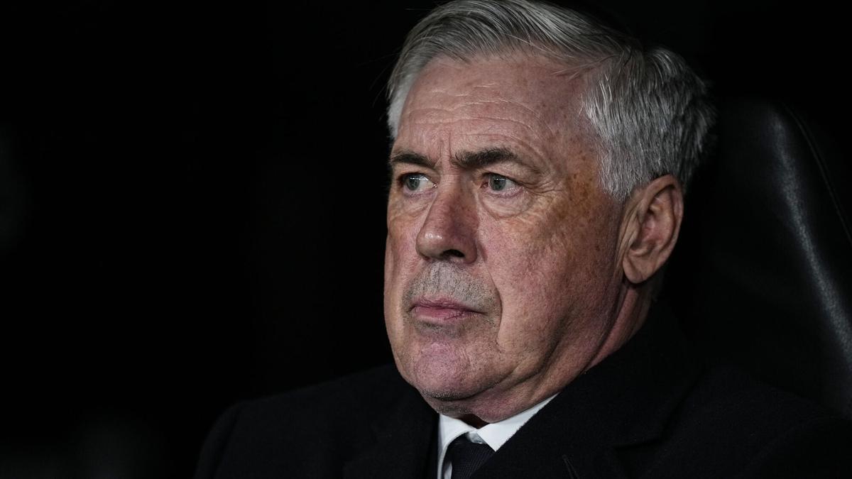 Carlos Ancelotti, entrenador del Real Madrid, en la ida del partido octavos de Champions entre el Real Madrid y el Atlético