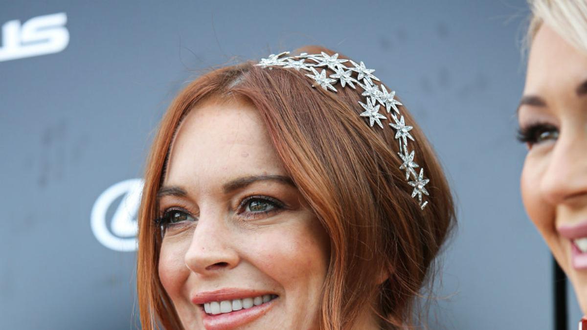 Lindsay Lohan con diadema de estrellas